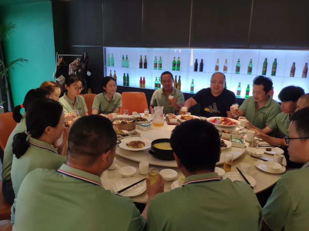 与世界干杯——参观青岛啤酒博物馆团建活动